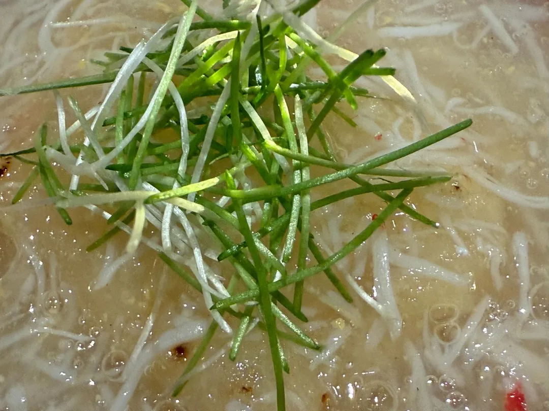 芽蔥和蟹肉絲同比例。(圖/黃宏輝提供)