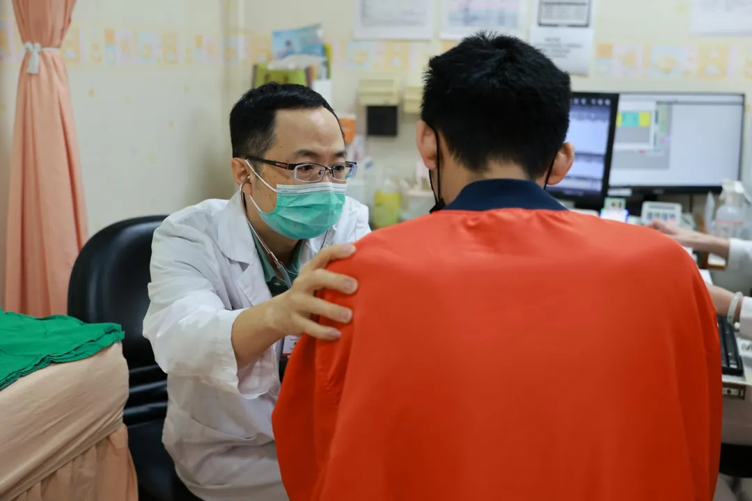花蓮慈濟醫院小兒部鄭弘彥醫師看診資料照片。（圖／花蓮慈濟醫院）
