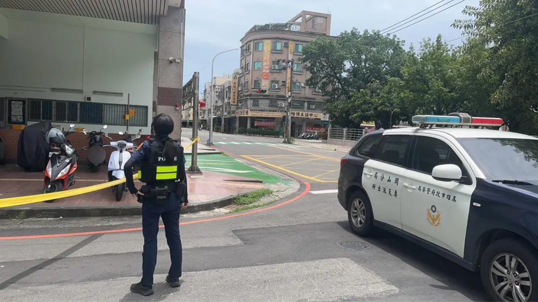 高雄市岡山區有一名男子從高處重摔落地身亡。（圖／翻攝畫面）