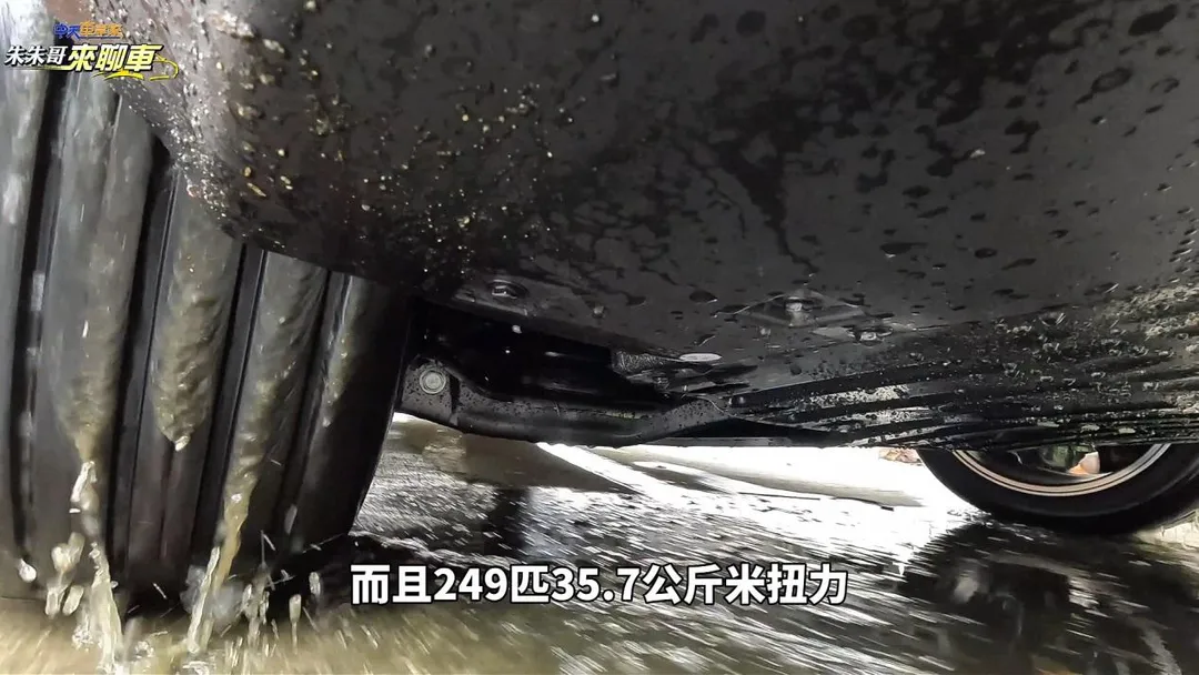 動力部分，Emerge搭載單馬達後輪驅動系統，可輸出249匹馬力與35.7公斤米扭力，0至100公里加速6.9秒。（圖／中天新聞）