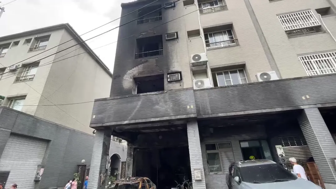 火警造成2死1重傷，起火原因待調查。（圖／中天新聞）