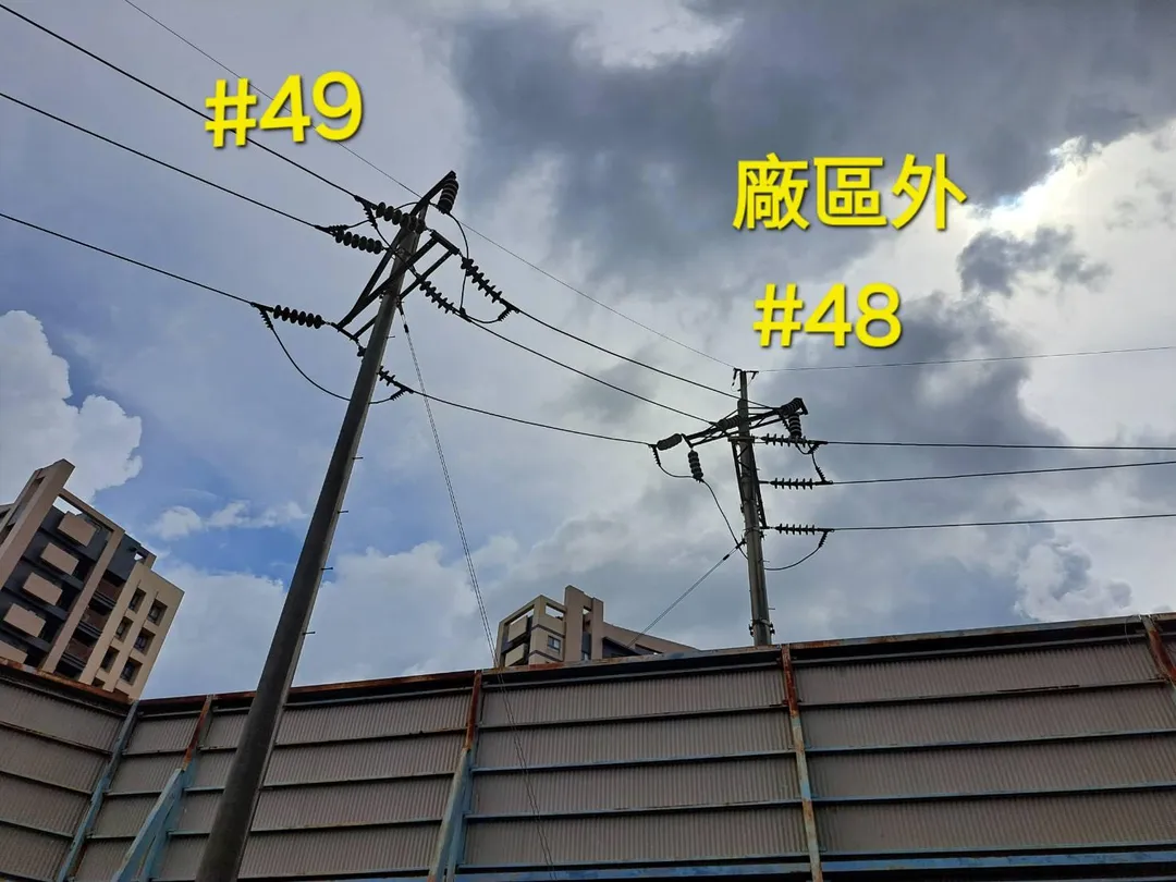 受到松鼠誤觸高壓電線影響，高雄兩間鋼鐵大廠一度面臨停電。（圖／中天新聞）