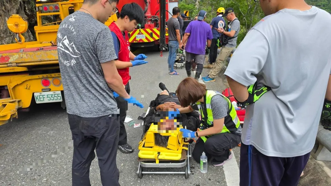 事故地點位於南橫公路利稻路段，彎道密集且臨崖。（圖／警方提供）