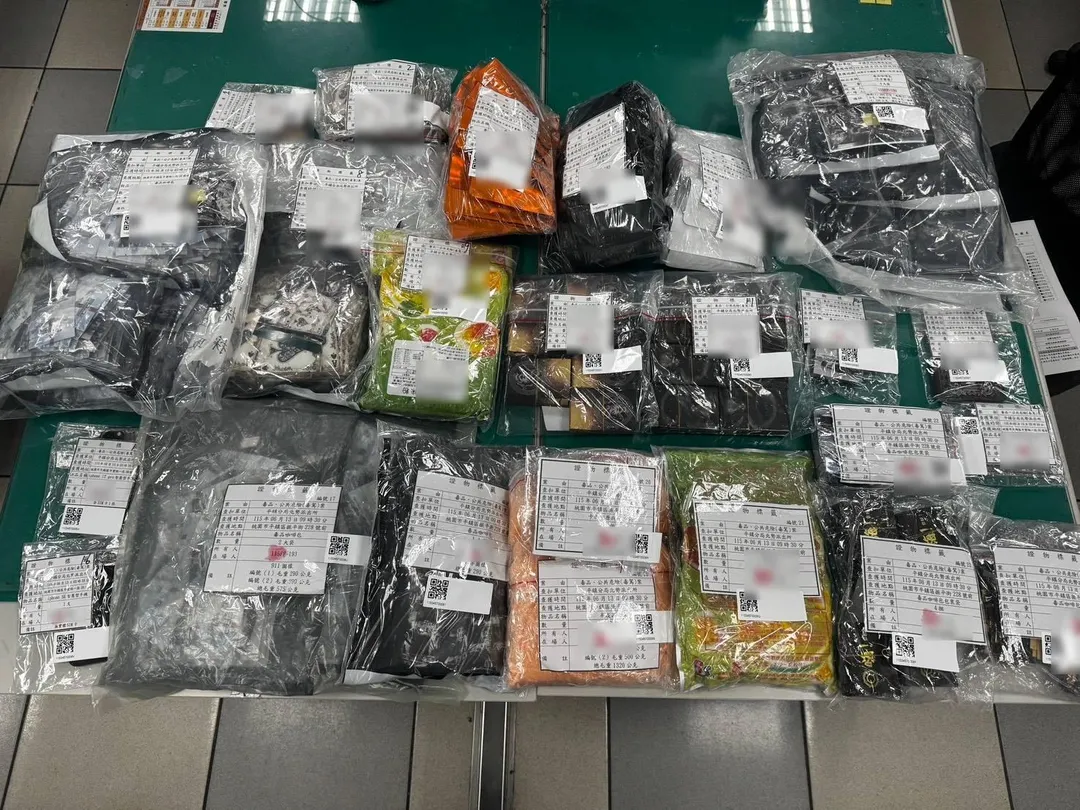 邱男坦承車上大量毒品是要拿去販售，所幸警方及時攔截。（圖／翻攝畫面）