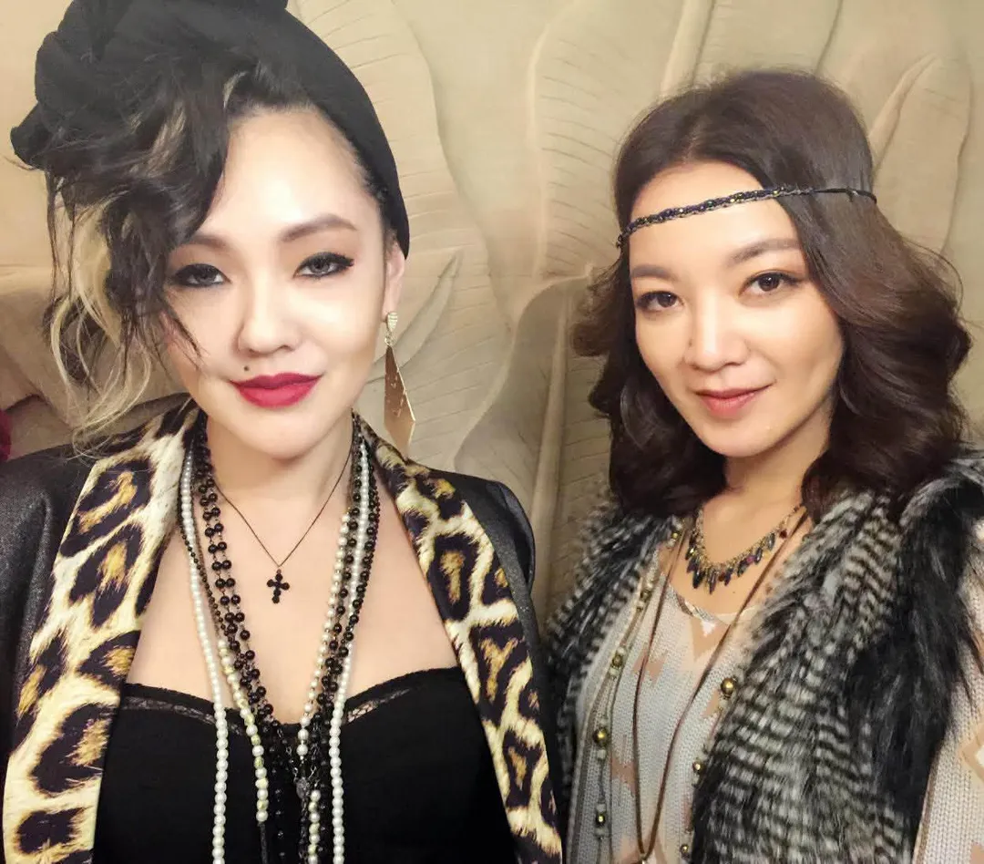 阿雅(右)和小S從前經常在一起搞怪。(圖/翻攝自阿雅FB)