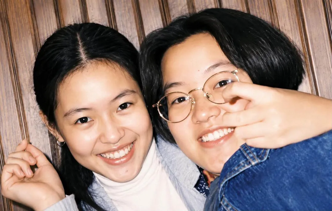 阿雅(右)和小S從高中時期就是好朋友。(圖/翻攝自阿雅FB)