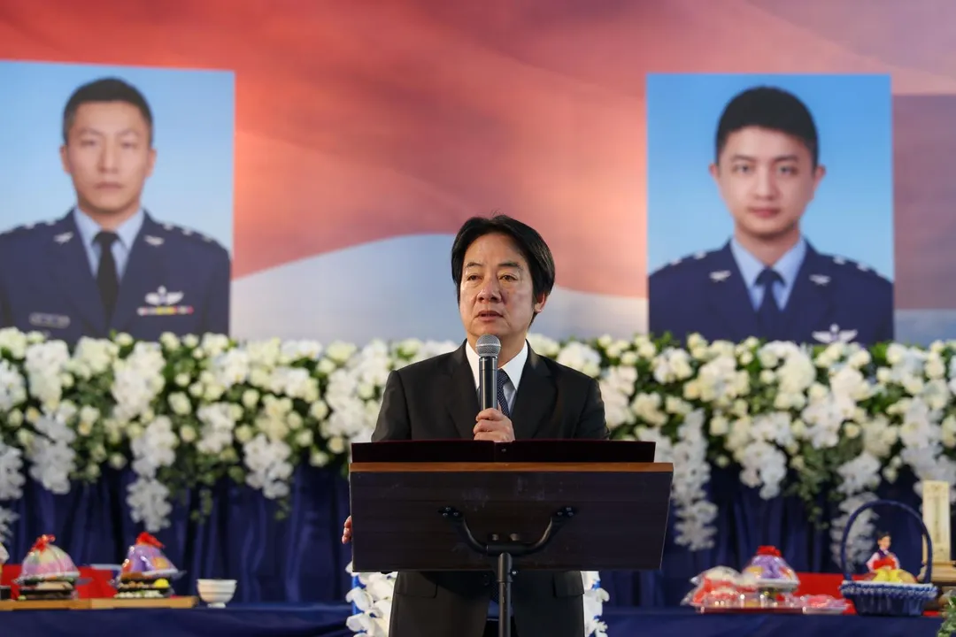 賴清德今日上午前往高雄空軍官校親頒褒揚令。(圖/總統府提供)