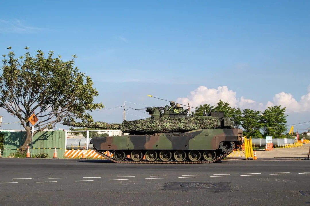 第584旅第3營的M1A2T戰車前往預想殲敵區。(圖/第6軍團提供)