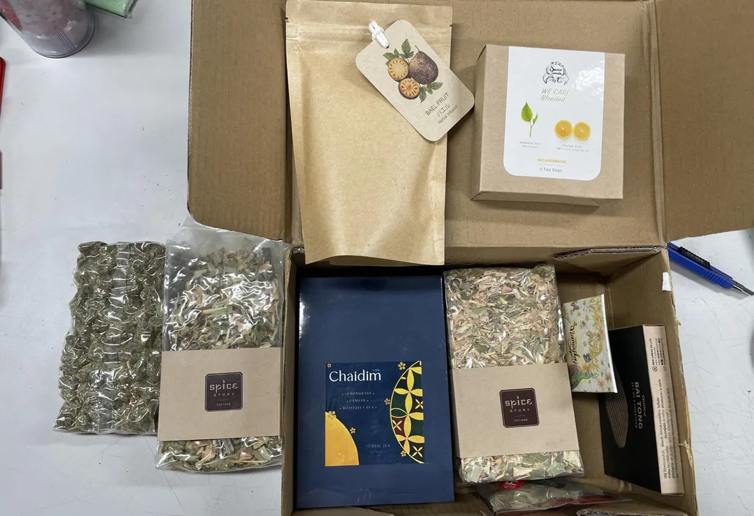 花草茶國際包裹夾藏大麻。（圖／翻攝畫面）