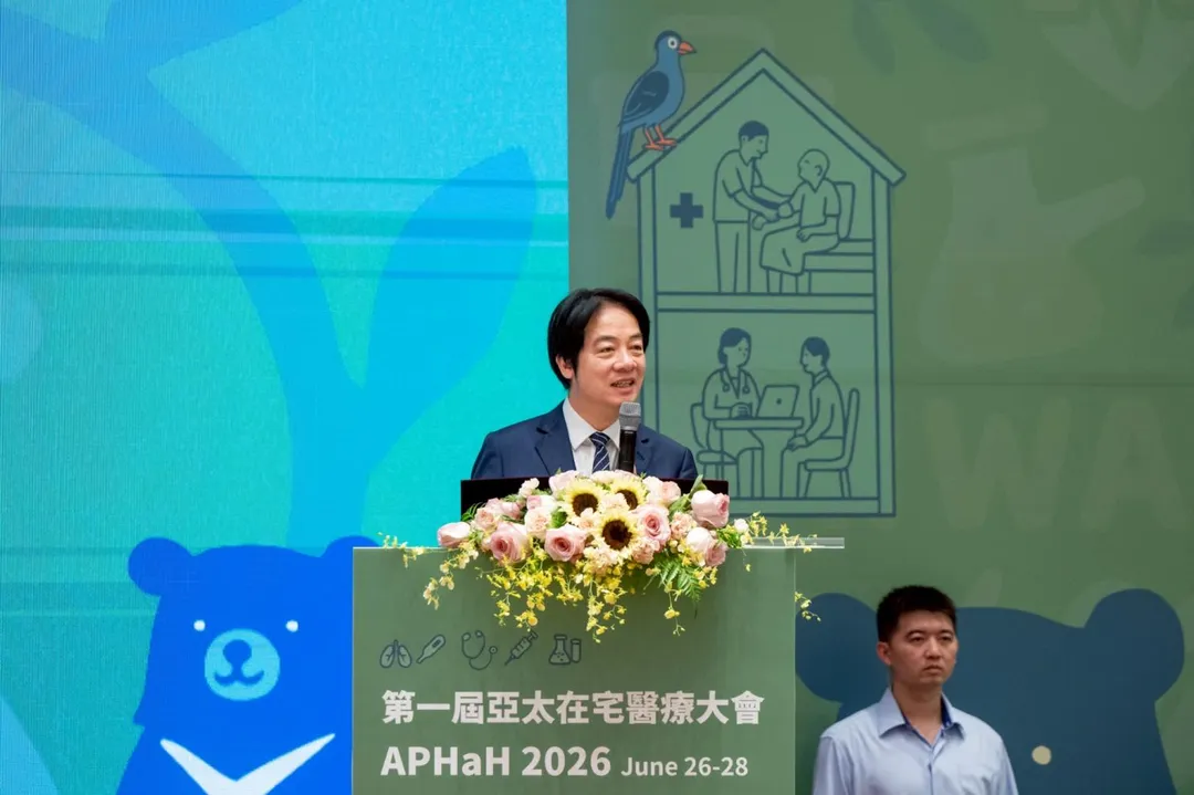 總統賴清德在最新民調中,不滿意度已微幅超車滿意度,出現「死亡交叉」。(圖/總統府提供)