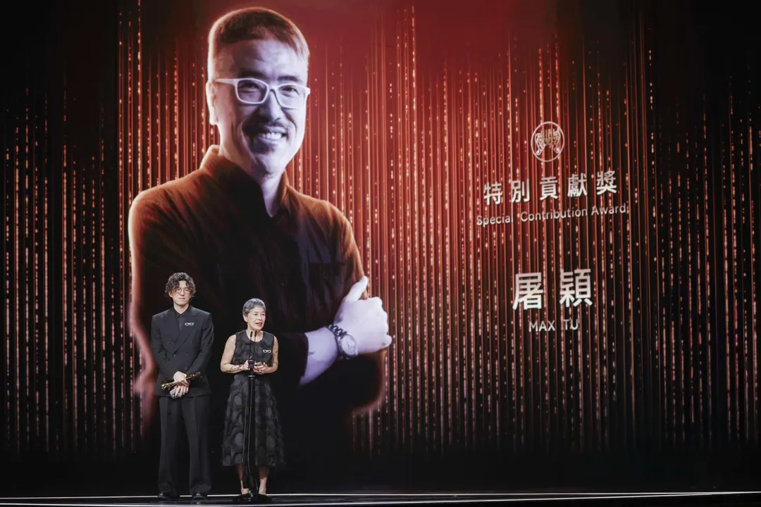 台灣編曲家屠穎曾是許多經典名曲的幕後推手,第37屆金曲獎獲頒特別貢獻獎,由遺孀與兒子屠衡代領獎項。(圖/台視提供)