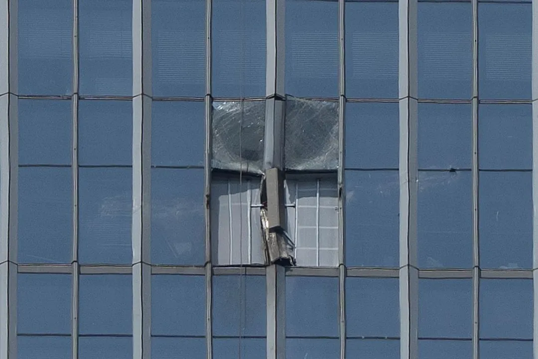 一架小飛機26日撞上北京最高建築「中國尊」。（圖／美聯社）