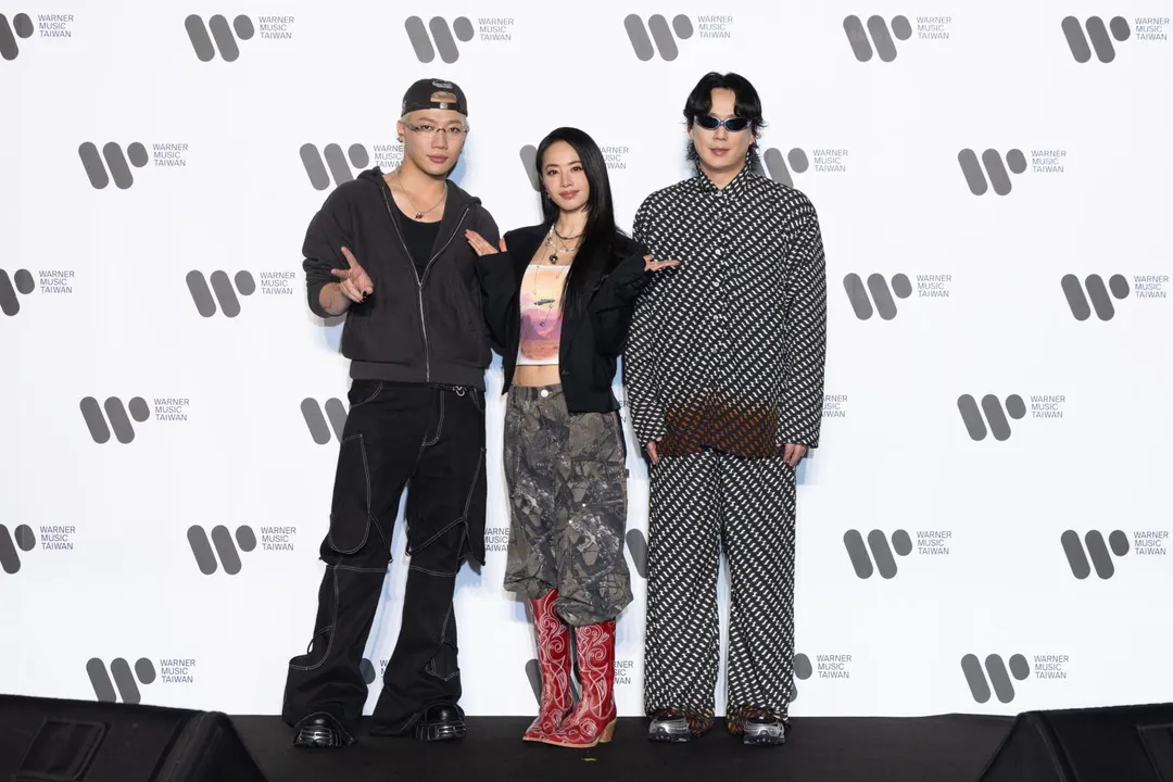 ØZI（左起）、蔡依林、蕭煌奇出席慶功宴。（圖／華納音樂提供）