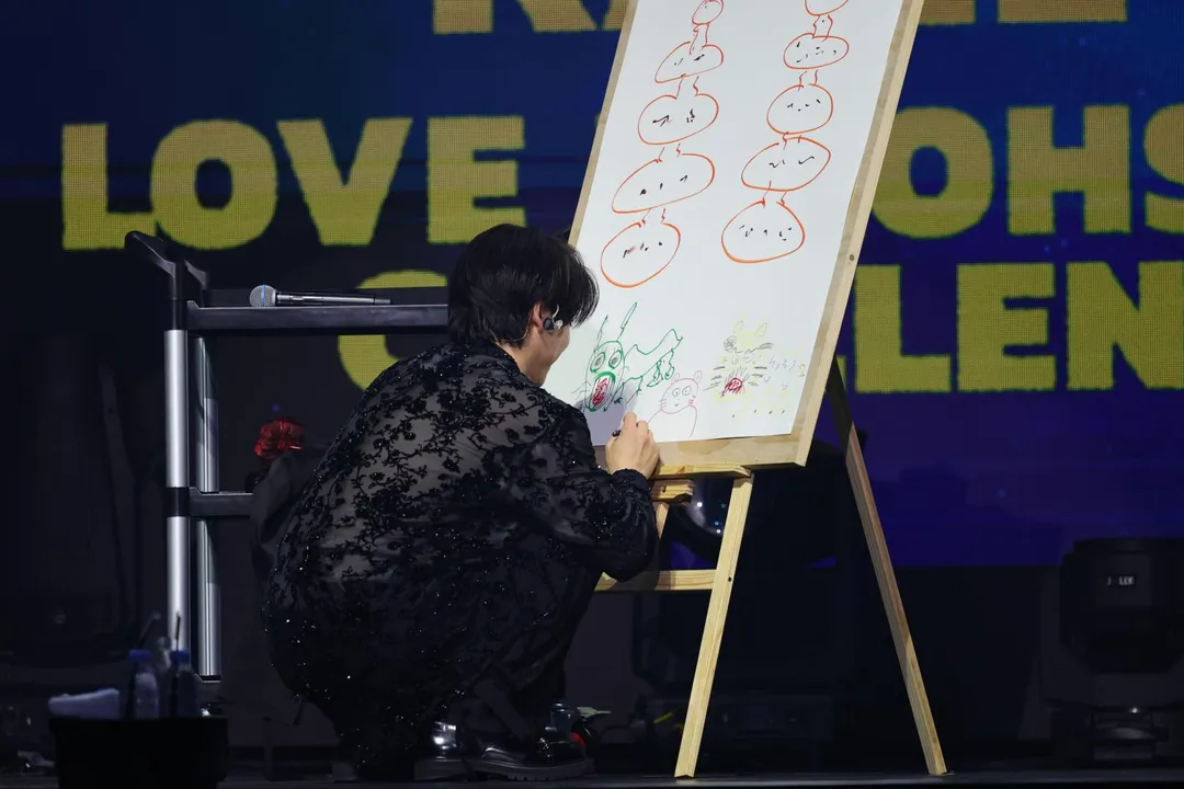 龜梨和也展現畫功,畫出高雄知名景點「龍虎塔」。(圖/光尚娛樂提供)