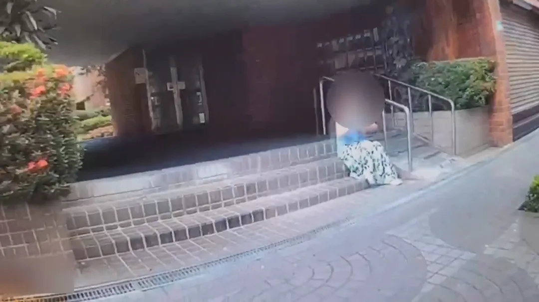 台大醫院與中正紀念堂等文教醫療重地，驚傳一起女子持刀對峙事件。（圖／翻攝畫面）
