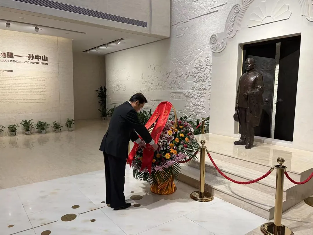 國民黨副主席張榮恭前往國父孫中山故居參觀拜謁。（圖／國民黨提供）