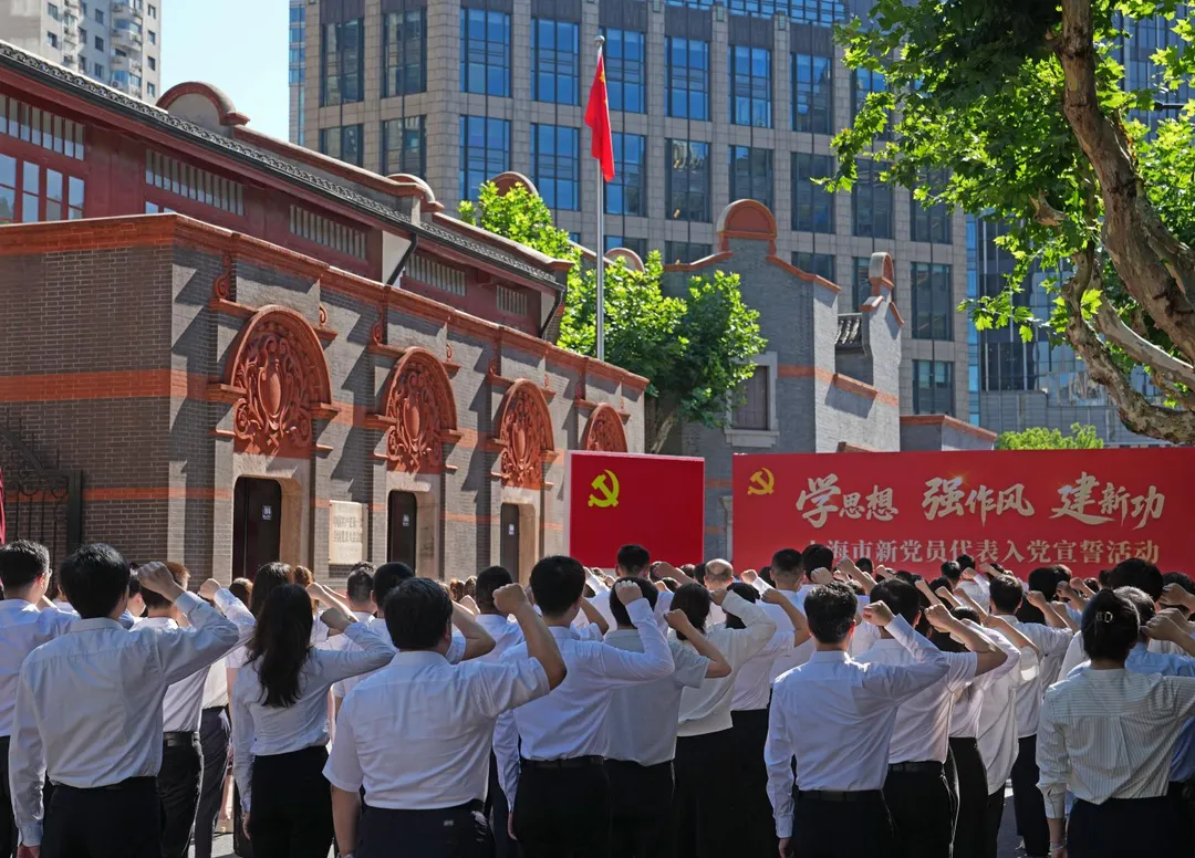 上海市新黨員代表入黨宣誓活動在中共一大會址前舉行。（資料照／新華社）