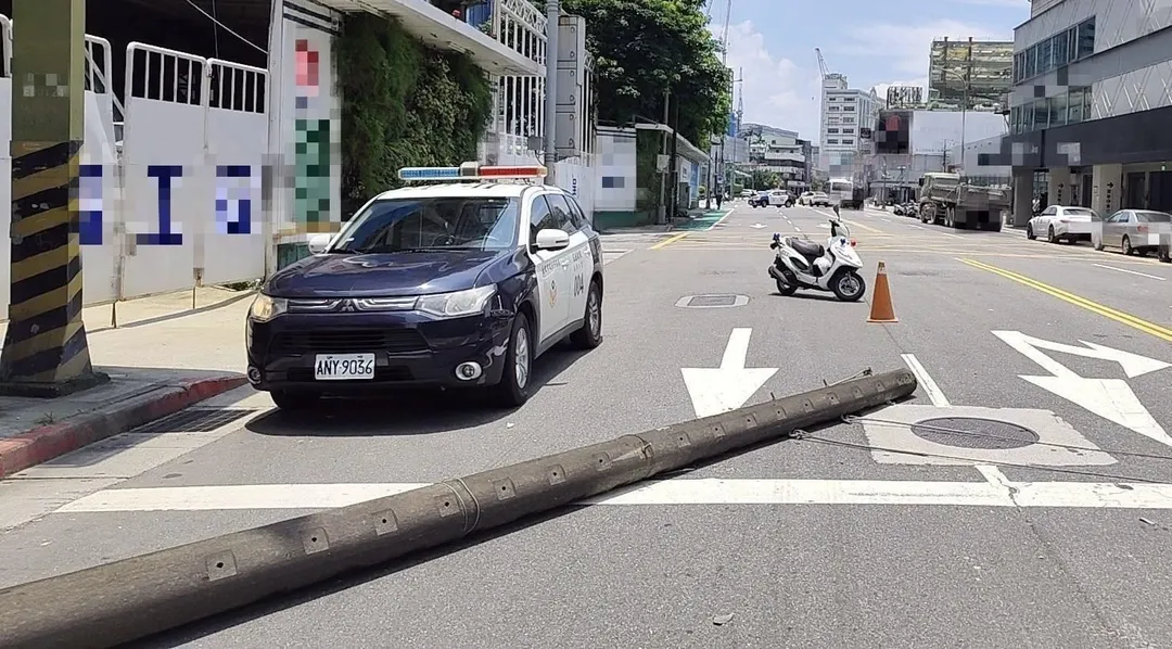 警方封鎖管制現場。（圖／翻攝畫面）