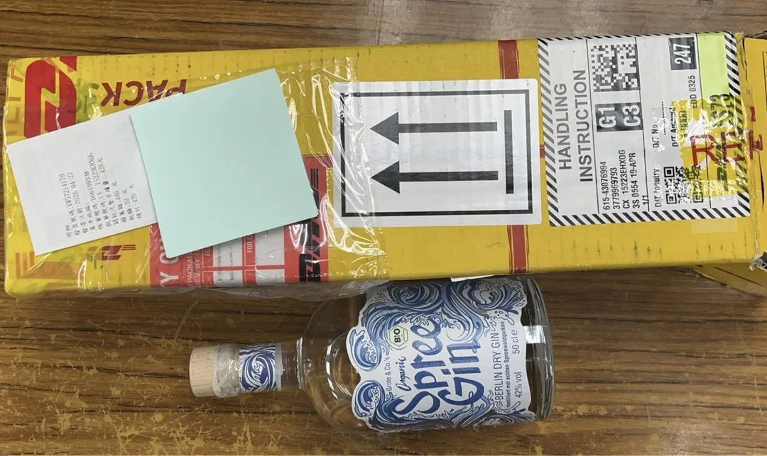 美籍男師將液態毒品裝在琴酒瓶內自德國空運來台。（圖／翻攝畫面）