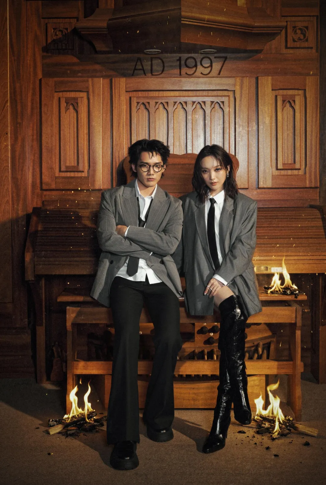 徐暐翔(左)近期推出首發單曲〈不要救我〉,首度攜手閻奕格(右)男女對唱。(圖/索尼音樂 提供)
