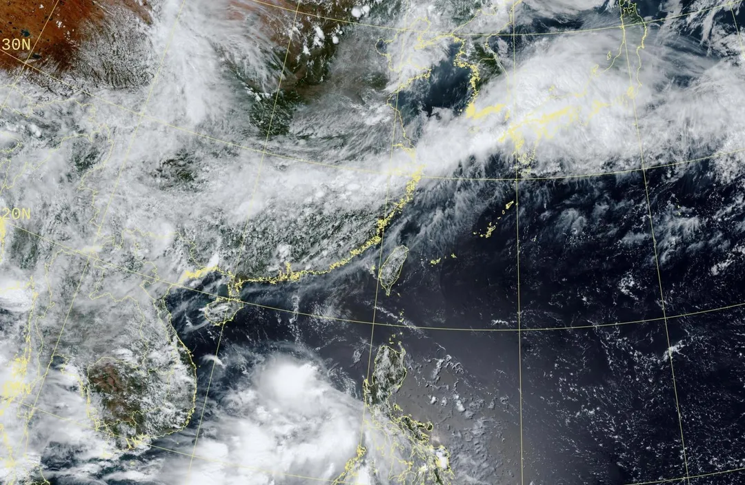 西北太平洋、南海雙熱帶低壓生成，最快24小時內成颱。（圖／取自中央氣象署）