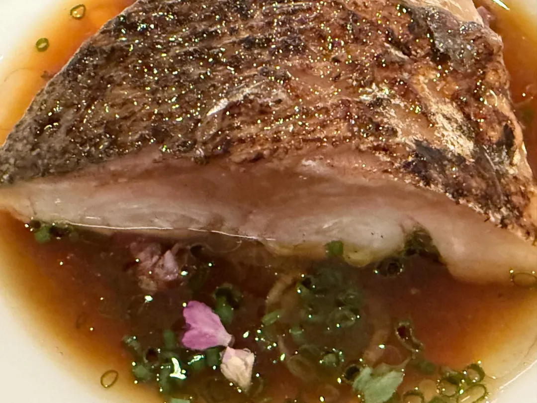魚肉七分熟。（圖／黃宏輝提供）