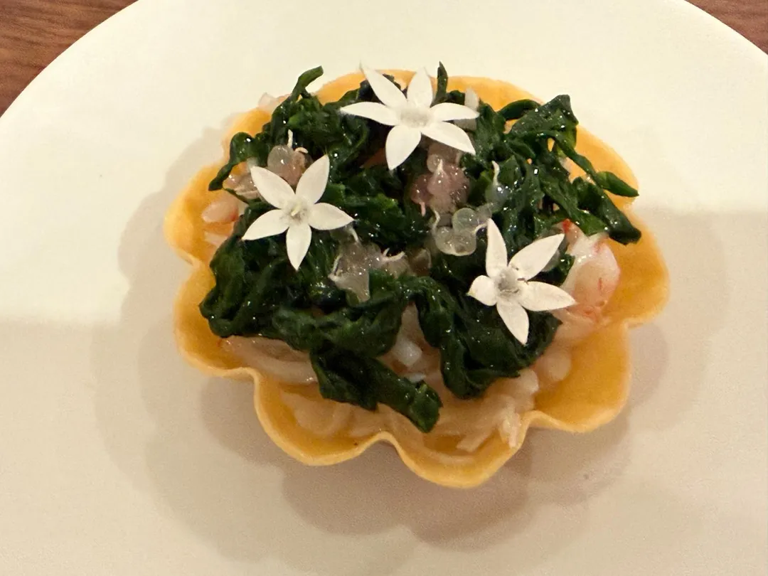 松葉蟹殼塔。（圖／黃宏輝提供）