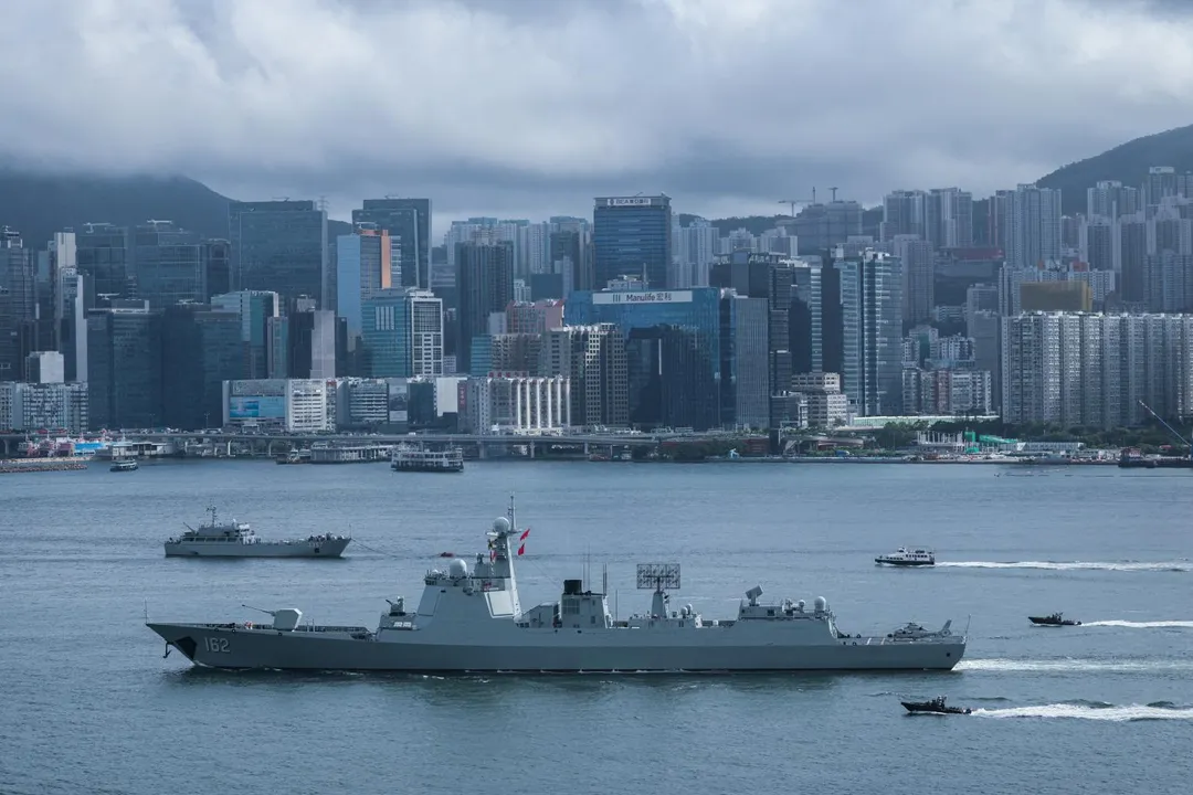 大陸海軍052D型導彈驅逐艦「南寧號」日前訪港。（資料照／路透社）