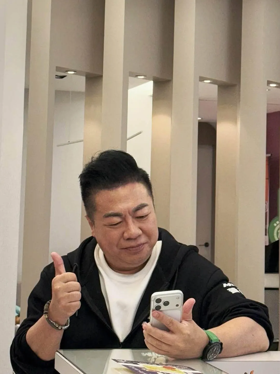 董至成呼籲要注意眼睛和身體變化,並適時做健康檢查有需要就即時就醫。(圖/翻攝自董至成臉書)