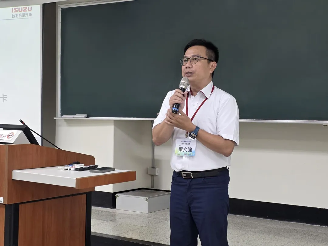 本活動由台北合眾汽車售後服務部蔡文強擔任專業講師，為學員們講解車輛節能養護要點。（圖／ISUZU提供）