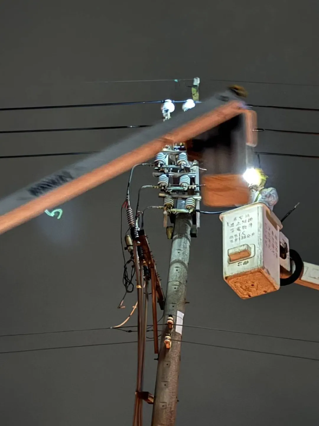 桃園中壢晚間驚傳大停電。（圖／台電桃園區營業處提供）