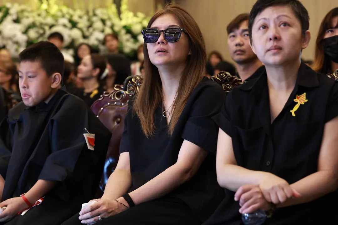 李佳綺不捨送別傅子純。(圖/民視提供)