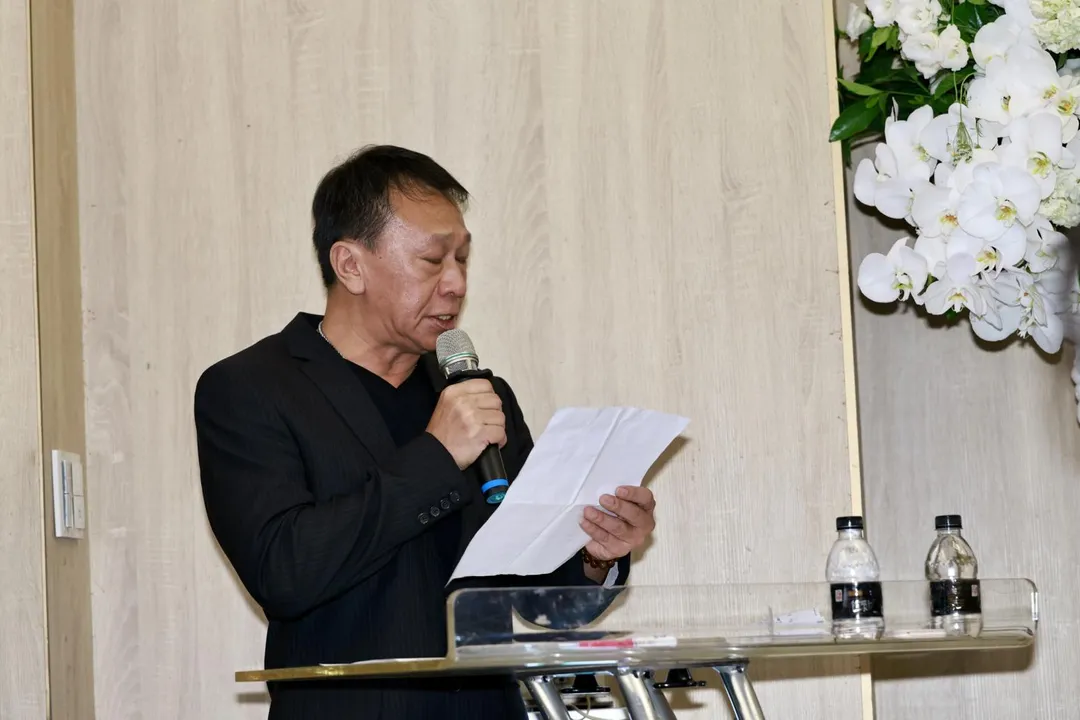 游安順致詞時哽咽。（圖／民視提供）
