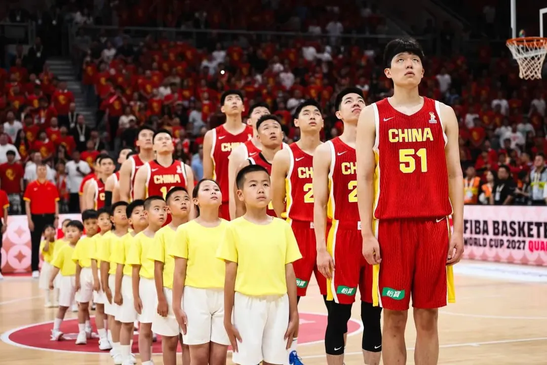中國男籃佔有身高優勢。(圖／翻攝自FIBA官網)