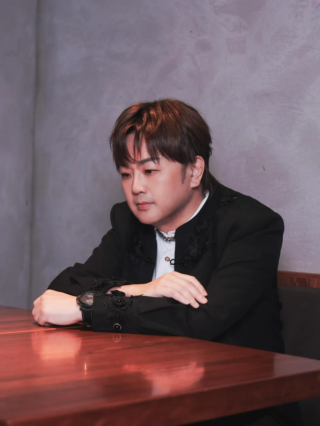 蘇震洋坦言父親離世後，自己長達一個月狀態相當低落。（圖／綵星娛樂 提供）