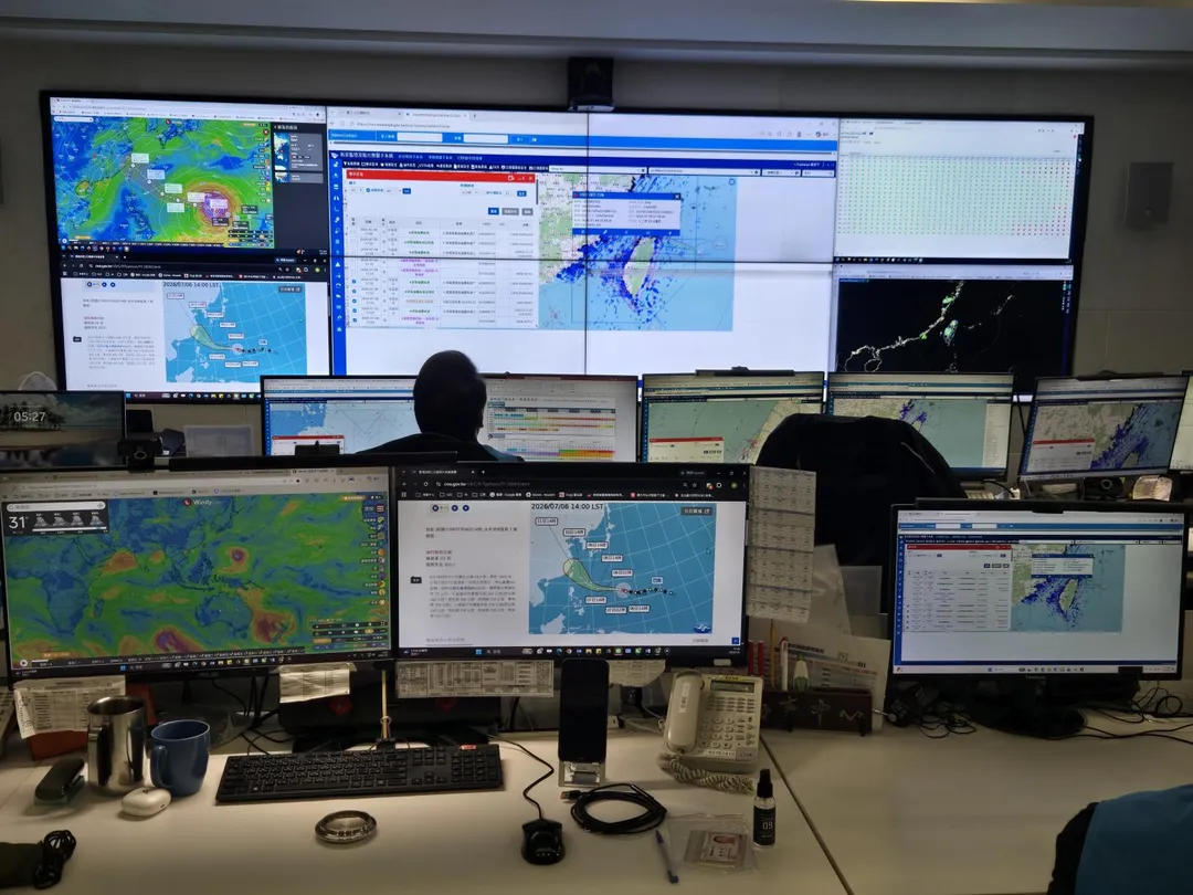 巴威颱風逼近,航港局祭鐵腕首啟「近岸12浬淨空機制」。(圖/航港局提供)