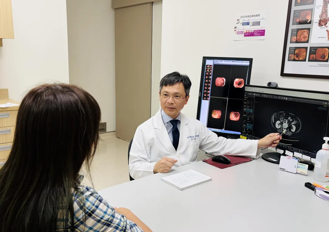 洪欣園主任說明手術可以針對不同病患的病況、腫瘤位置及個人需求,量身打造最合適的手術方案。(圖/新北市立土城醫院)