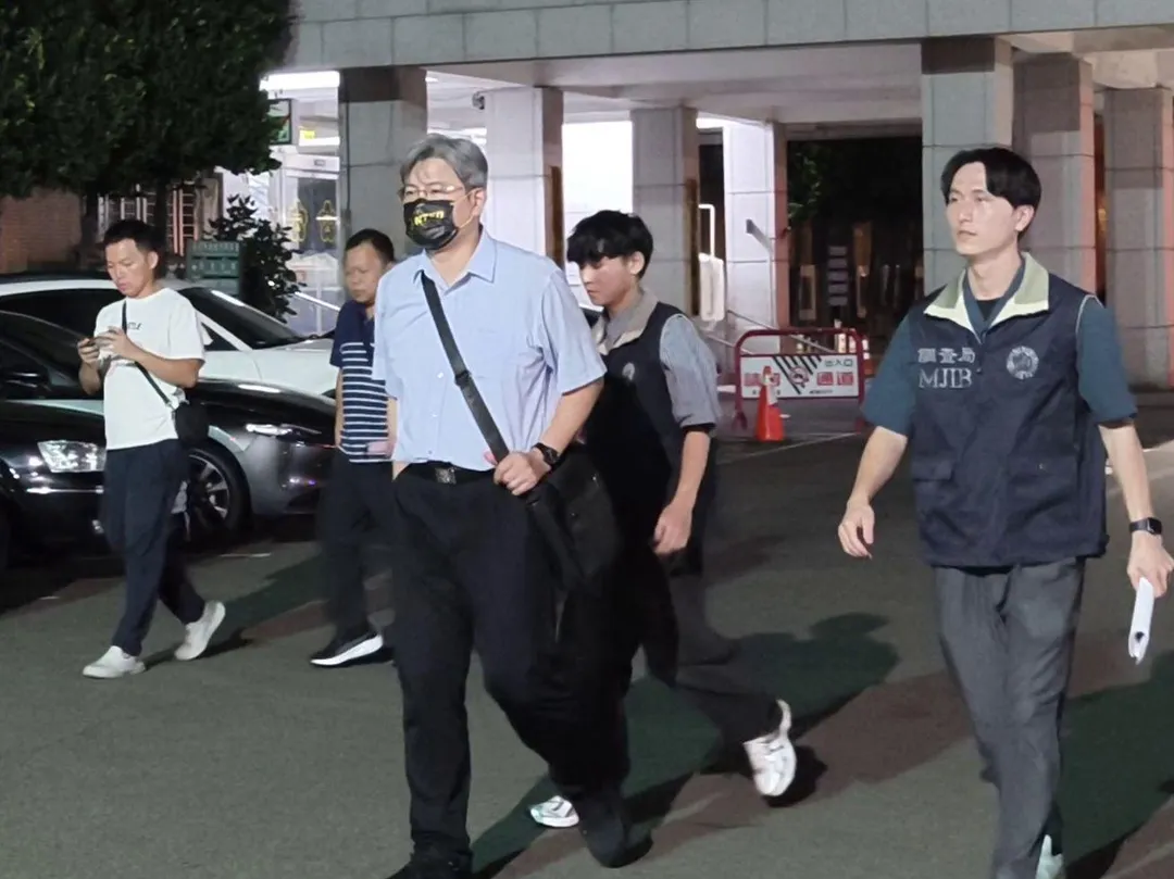 第一救災救護大隊長蕭柏桓以10萬元交保。(圖/中天新聞)