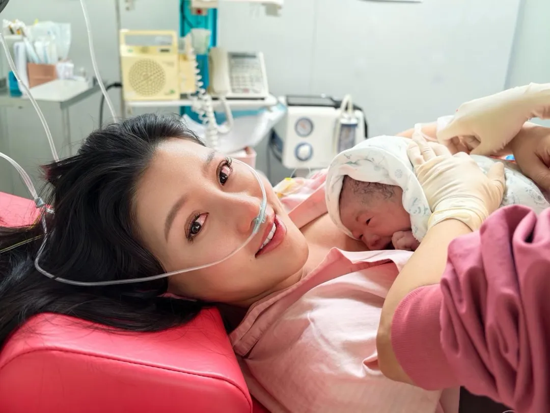 高敏敏向兒子深情喊話：「謝謝你選擇我們成為你的家人，歡迎來到地球。」(圖/翻攝高敏敏營養師臉書)
