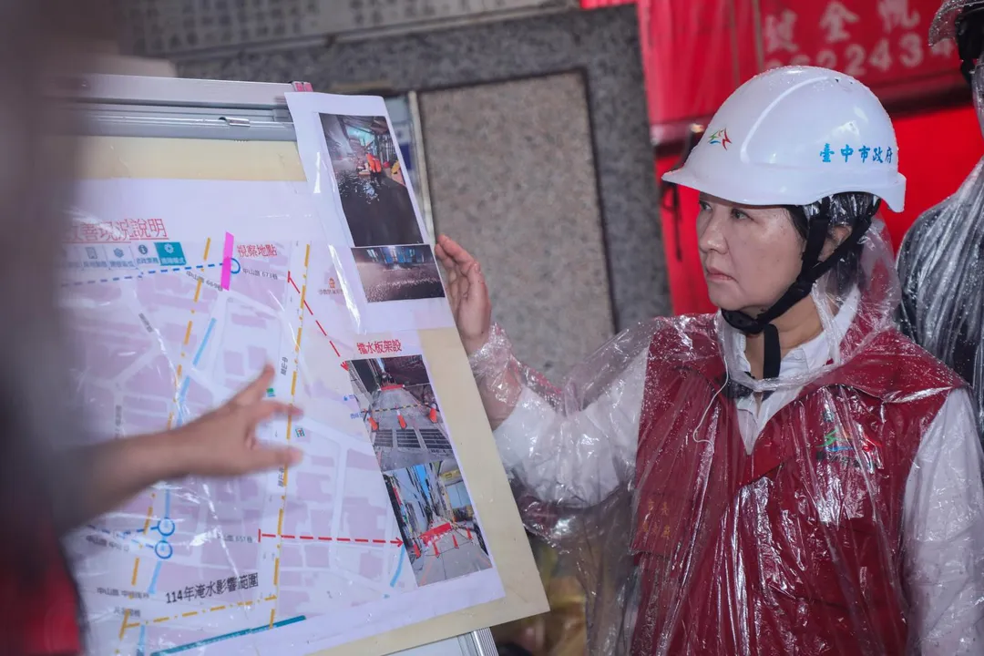 盧秀燕11日視察沙鹿區治水工程。(圖/台中市政府)