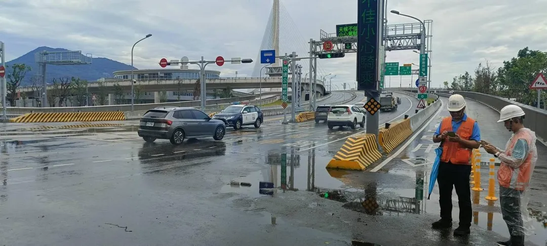 淡江大橋恢復全通車。（圖／警方提供）