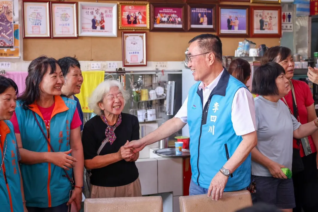 李四川與地方鄉親座談，民眾反應熱烈。（李四川競辦提供）