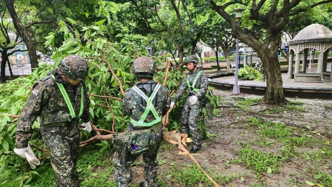 關指部協助板橋區災後復原。（圖／陸軍提供）