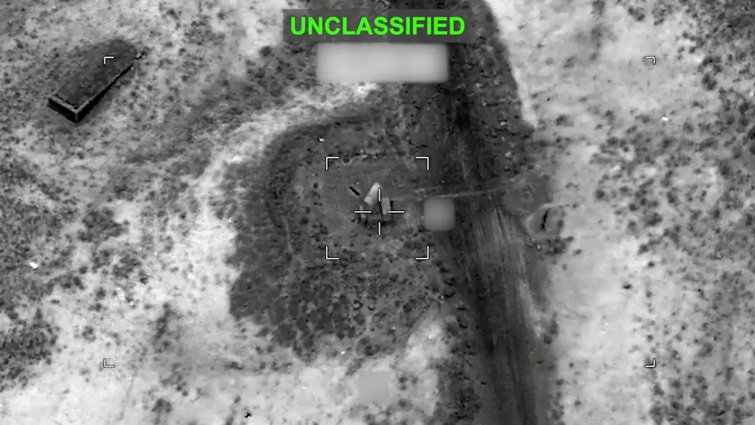 美國中央司令部（CENTCOM）對伊朗不明地點展開攻擊。（圖／路透）