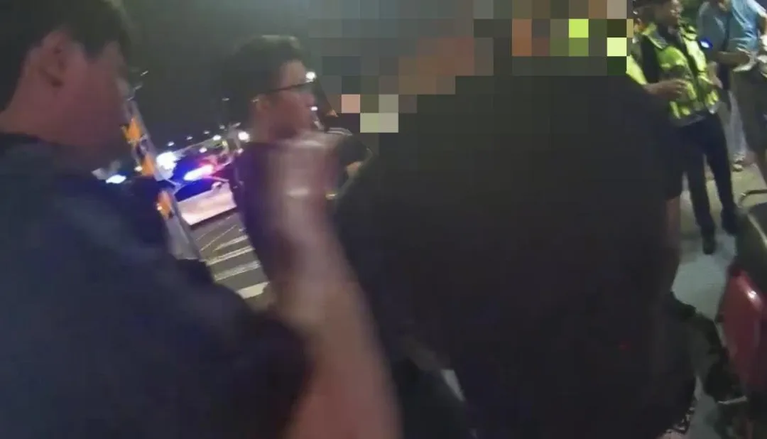 顏嫌涉嫌酒後駕車，詢後依公共危險罪移送高雄地檢署偵辦。（圖／警方提供）