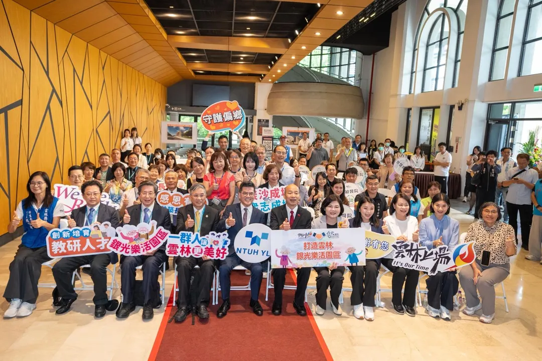 韓國瑜表示，台大醫院雲林分院30多年來深耕地方醫療，不僅守護鄉親健康，更讓旅外遊子得以安心奮鬥，這份貢獻值得所有鄉親由衷感謝。（圖/韓國瑜辦公室提供）