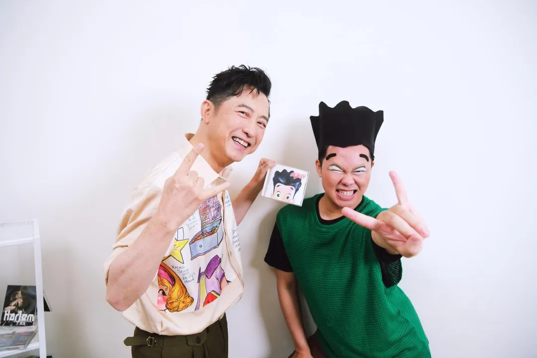 庾澄慶(左)近日帶著睽違9年的全新創作單曲〈愛人啊〉登上那那大師(右)節目宣傳。(圖/福茂唱片 提供)