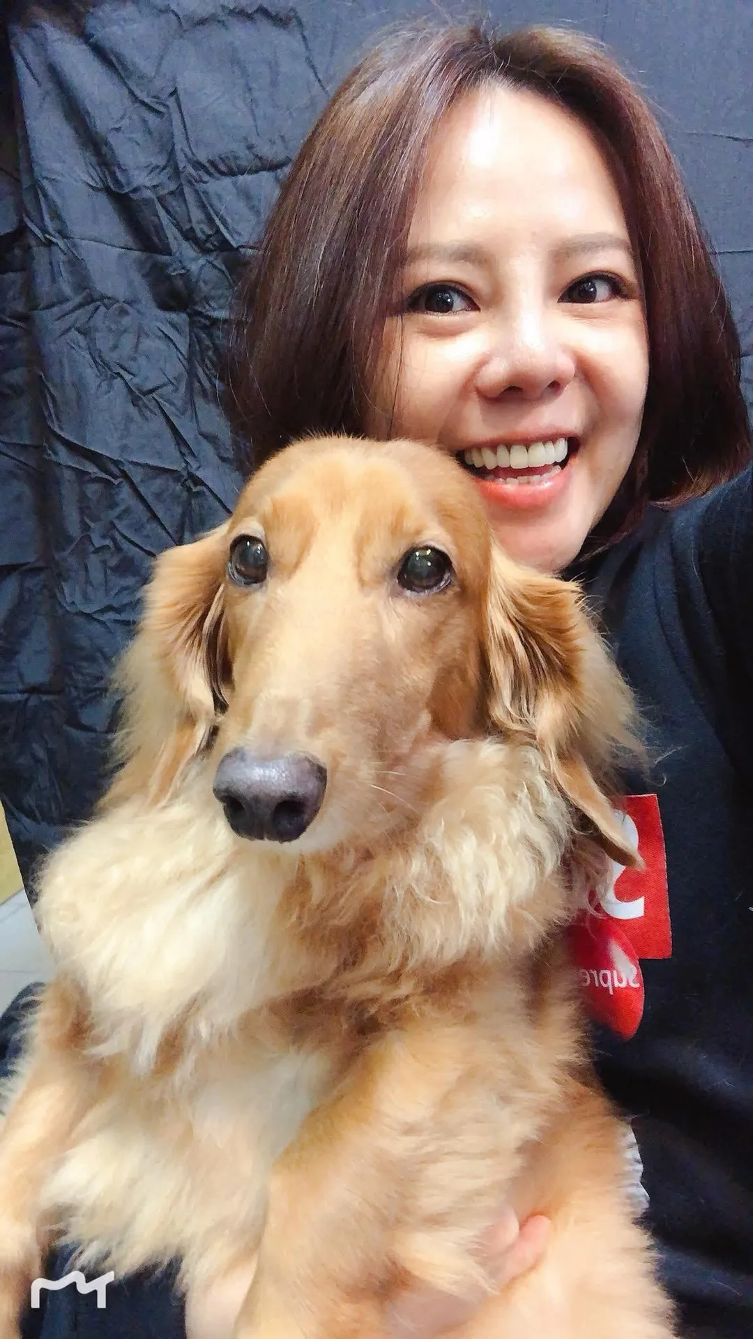 黃錦雯和已故愛犬皮皮的合照。（圖／翻攝自黃錦雯臉書）