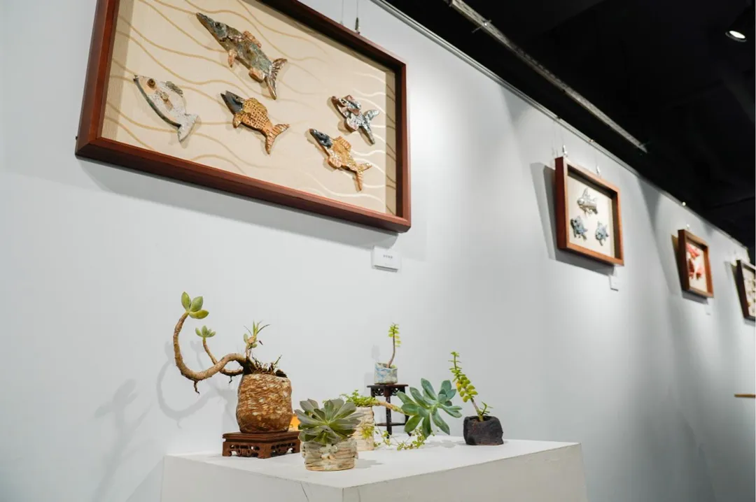 此次展覽作品由新北愛心教養院陶藝社團老師張耀全與院生親自製作。（圖／新北市政府社會局提供）