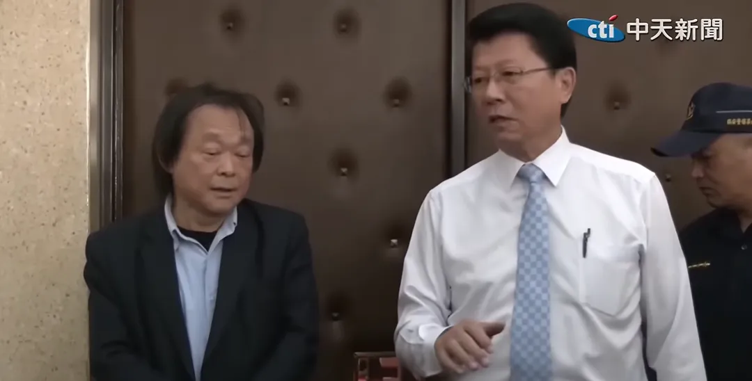 王世堅與謝龍介針對台南市長選舉對賭。(圖/中天新聞)